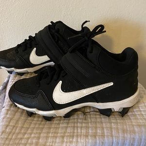 Alpha Huarache Varsity Mid Keystone Baseball Cleat